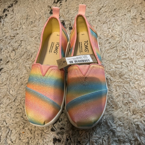 TOMS - Picture 2 of 3